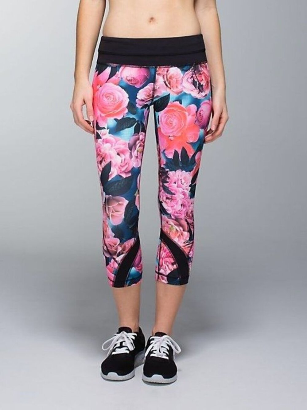 LULULEMON  Run Inspire Crop II Leggings 6 Secret Garden Black Floral Roses Pink